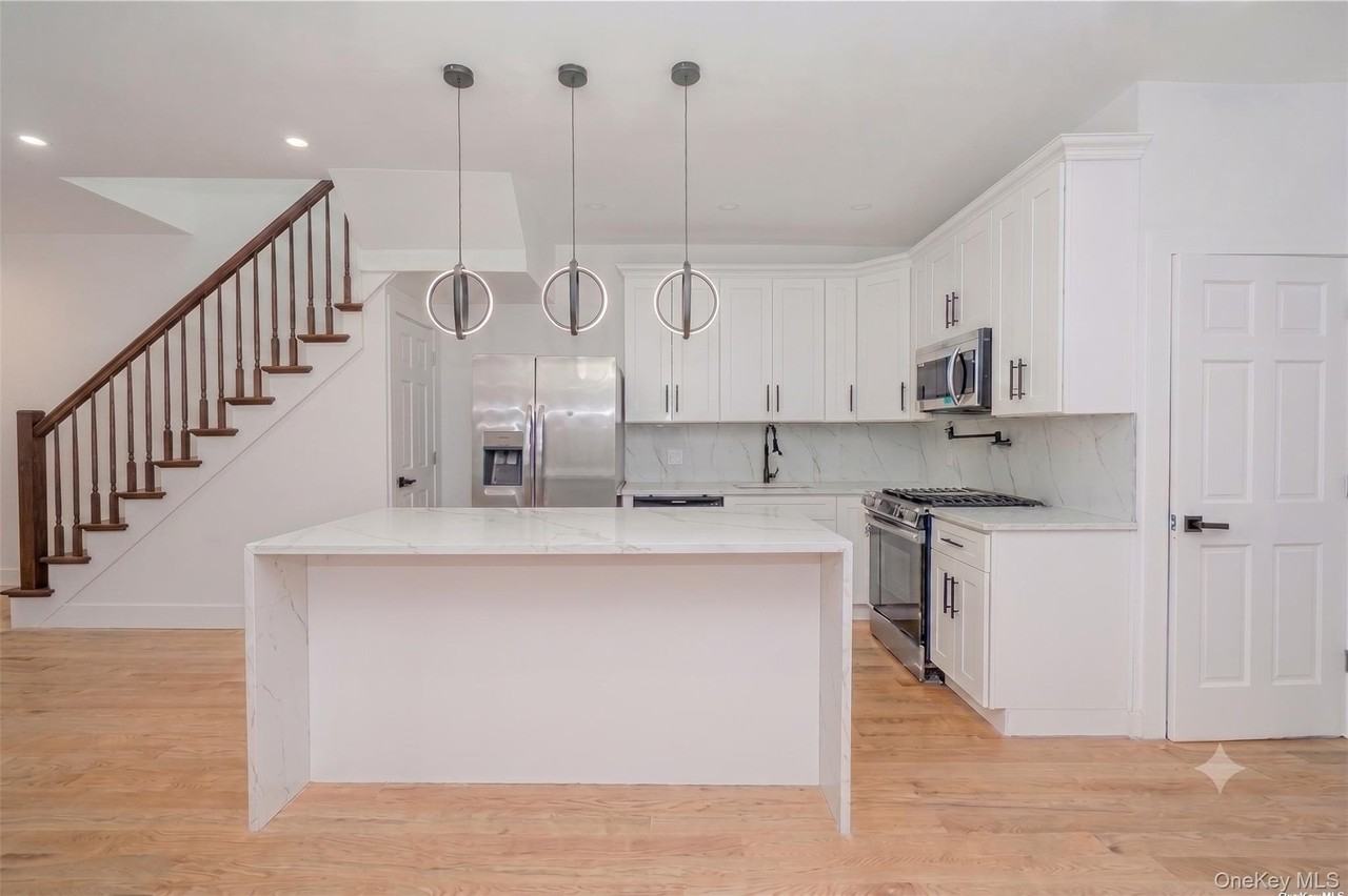 1169 Brooklyn Ave - Photo 5 of 12