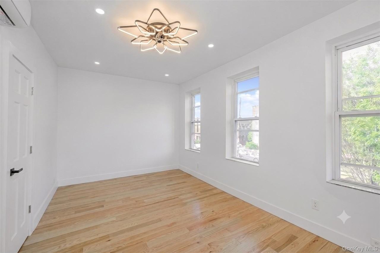 1169 Brooklyn Ave - Photo 7 of 12