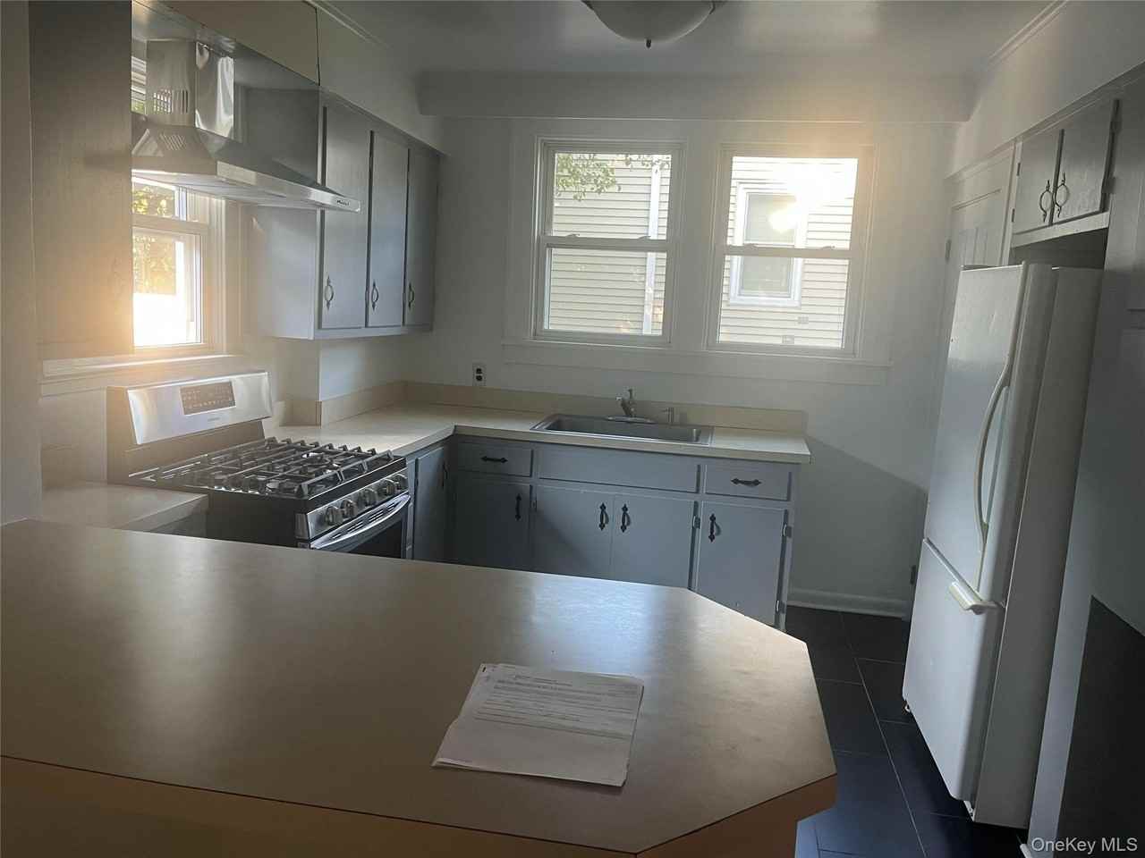 69 Hunt Ave - Photo 3 of 10