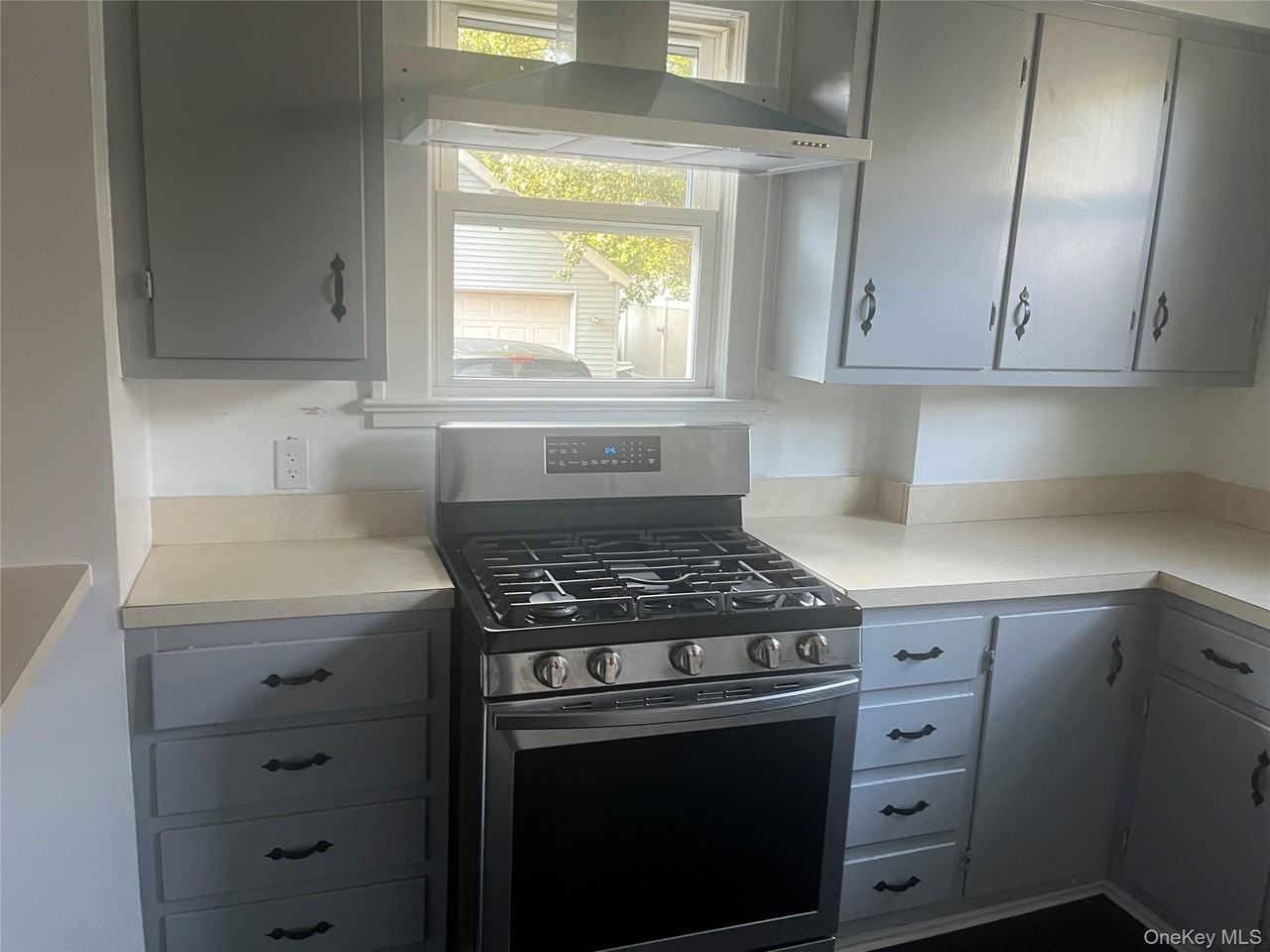 69 Hunt Ave - Photo 4 of 10