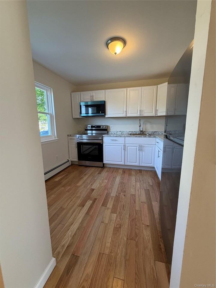 502 Harbor View Ct - Photo 2 of 20