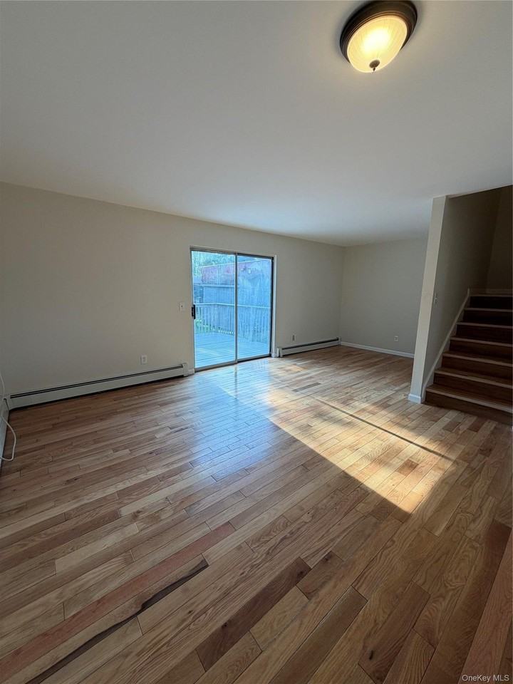502 Harbor View Ct - Photo 5 of 20