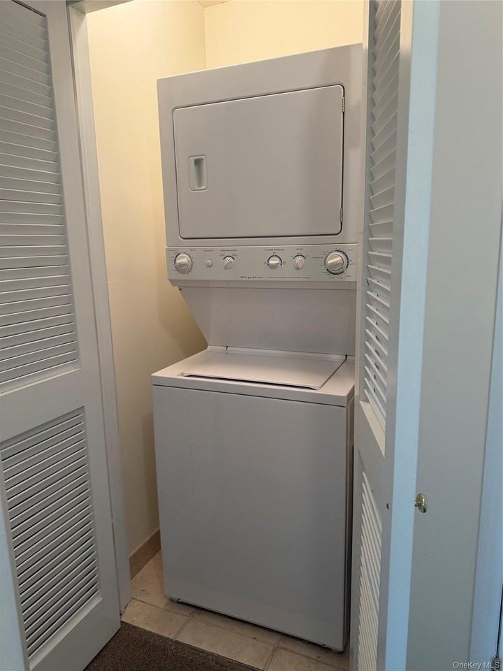 1000 Country Lake Ct - Photo 3 of 18