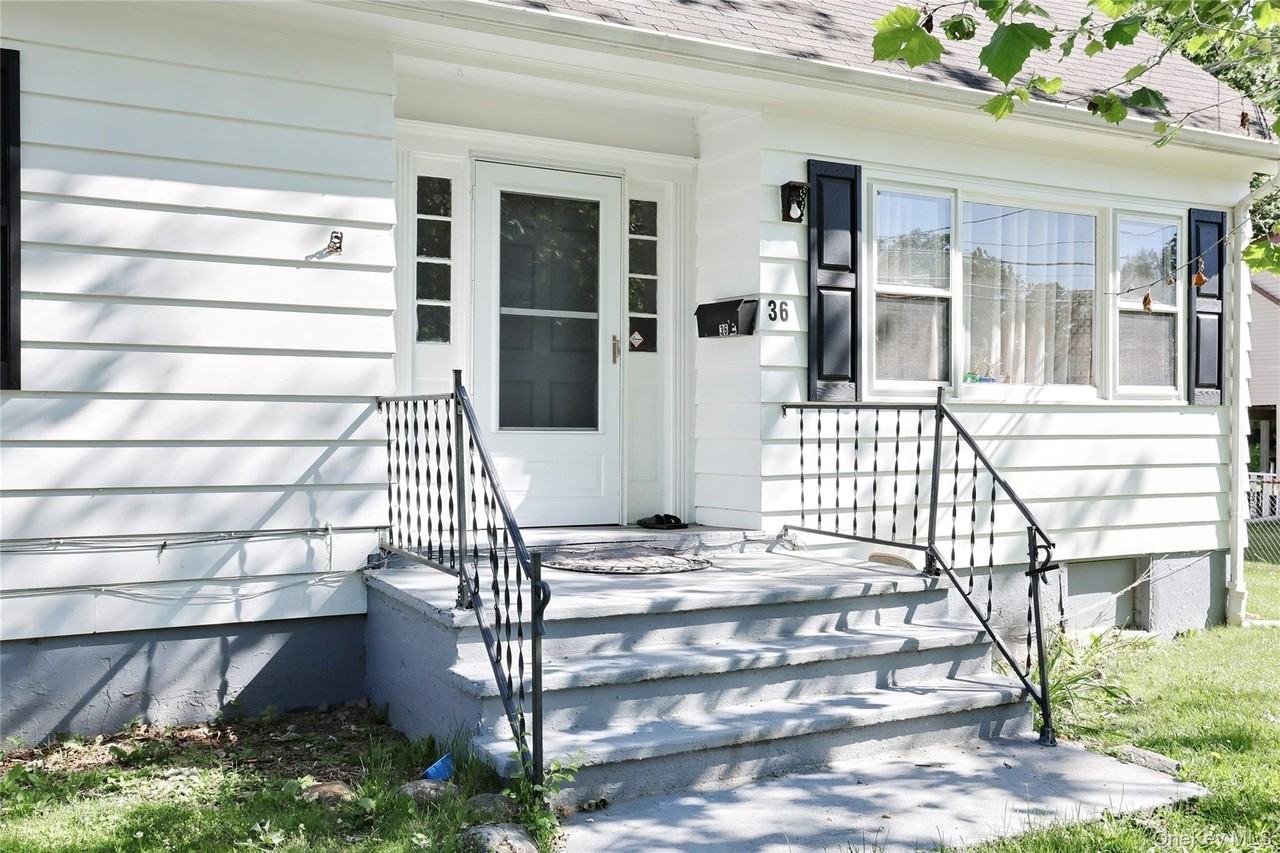 36 Suffern Ln - Photo 2 of 9