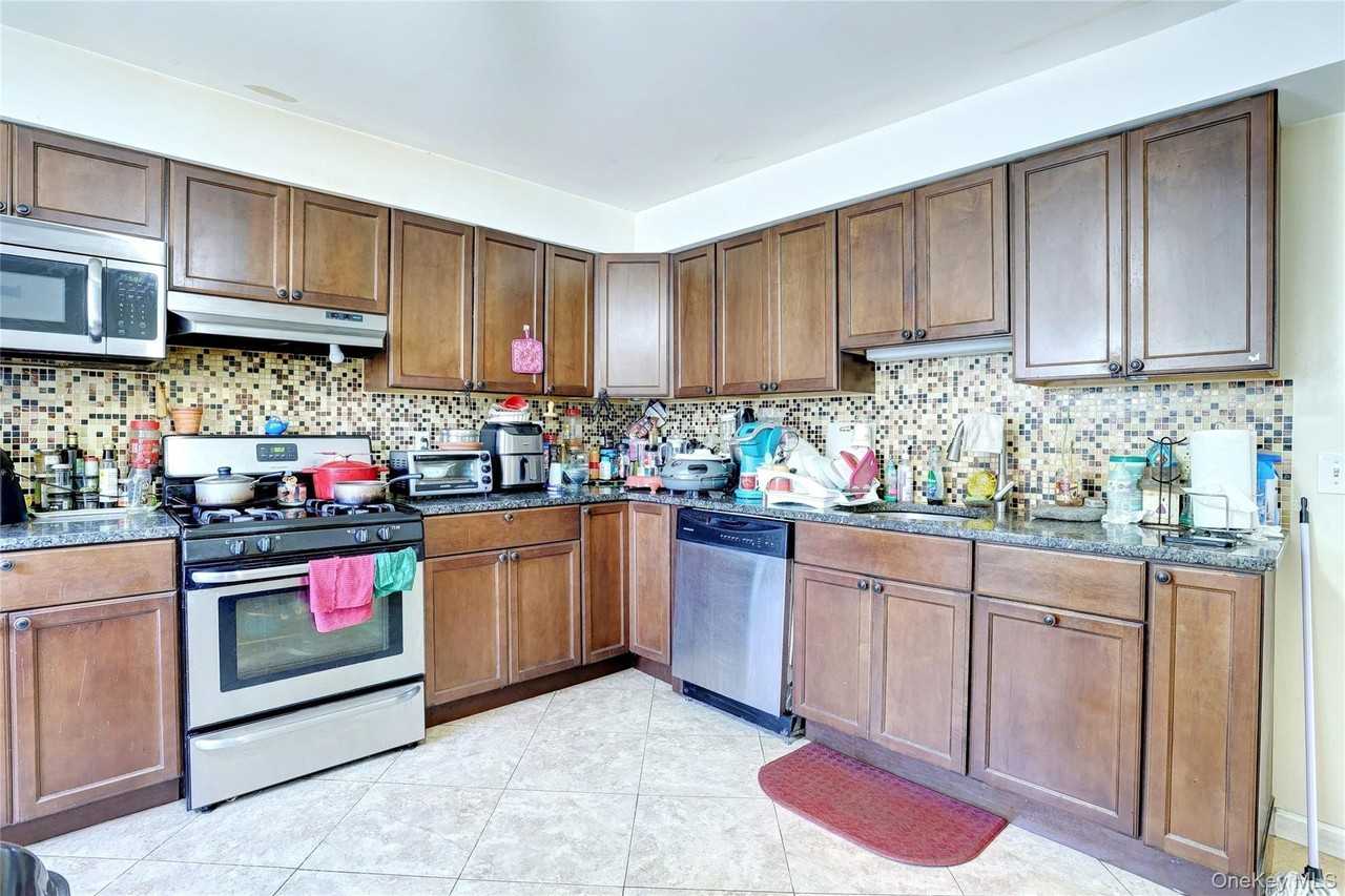 36 Suffern Ln - Photo 5 of 9