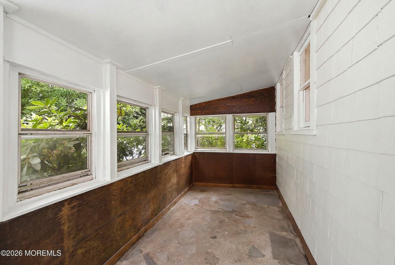 1208 Maplewood Rd - Photo 2 of 41