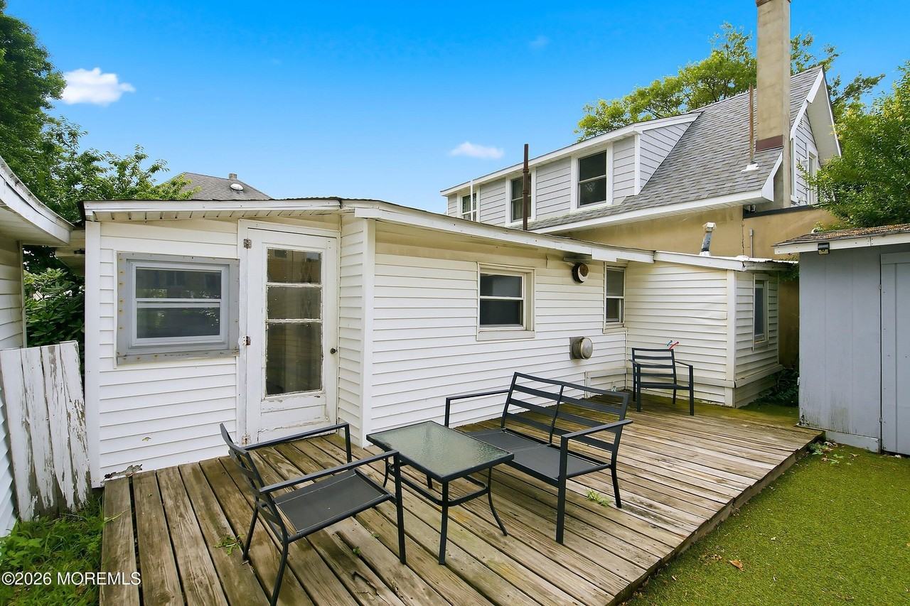 1208 Maplewood Rd - Photo 3 of 41