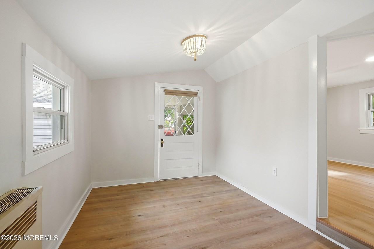 1208 Maplewood Rd - Photo 5 of 41