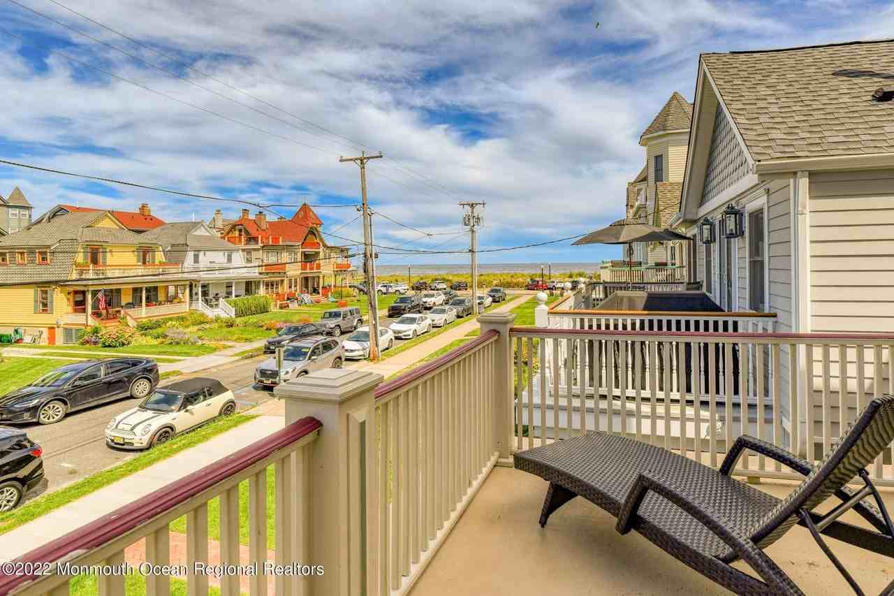 8 Surf Ave #UPPER