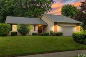 featured image of 1540 N Pepper Tree Dr