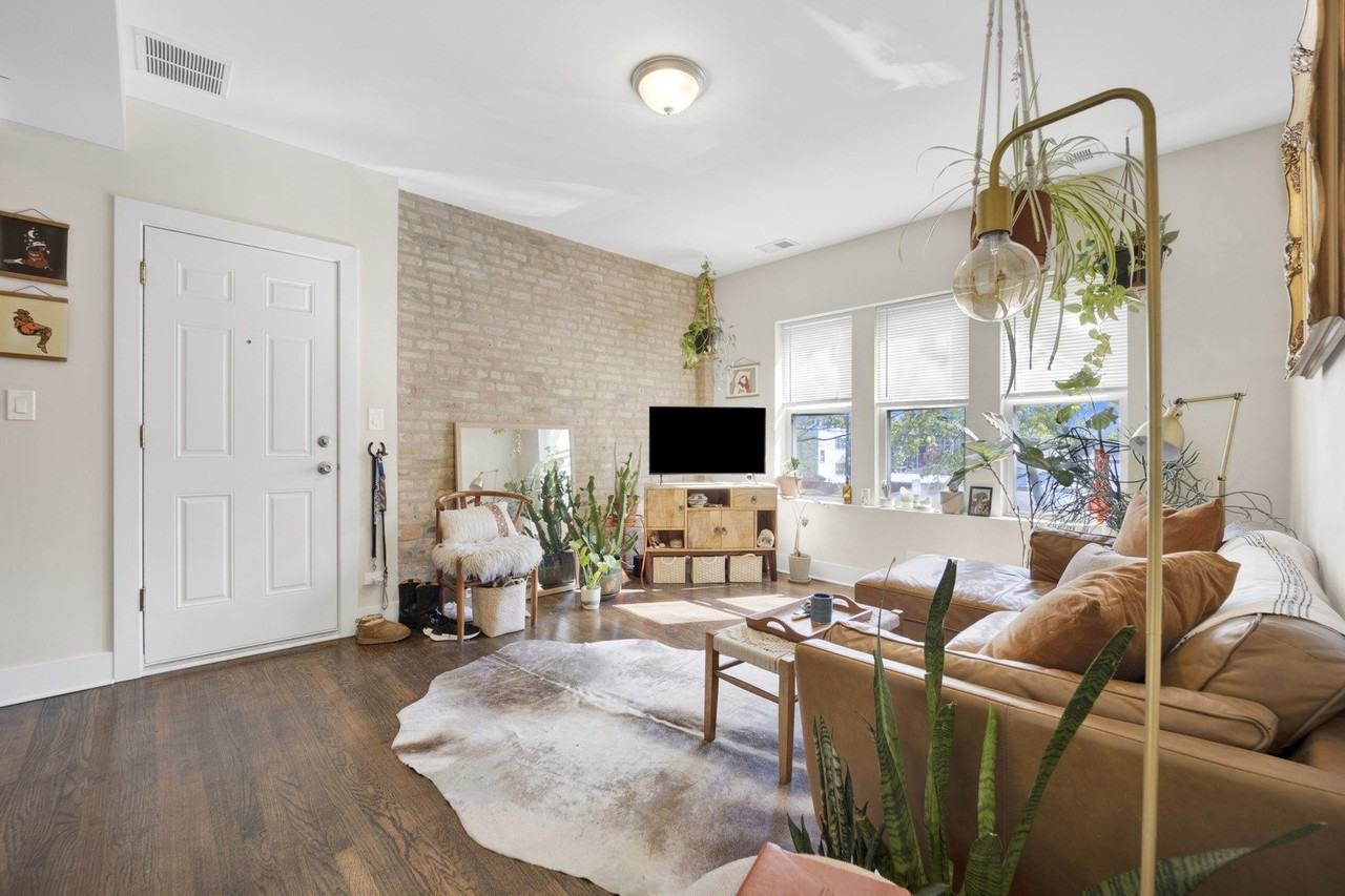 2442 N Kilbourn Ave #2 - Photo 5 of 12