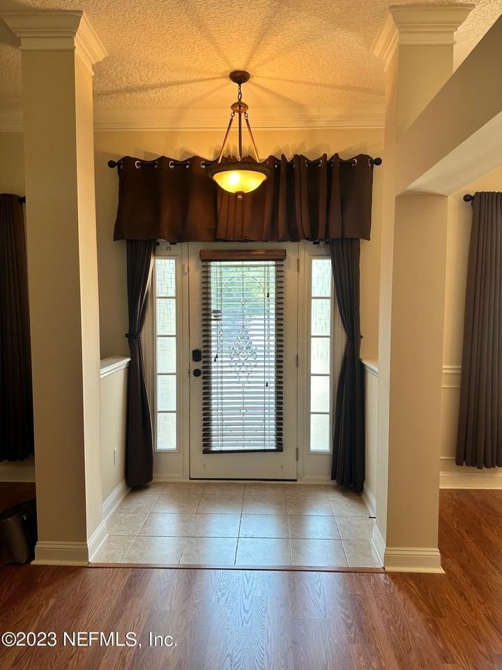1439 Barrington Cir - Photo 2 of 36