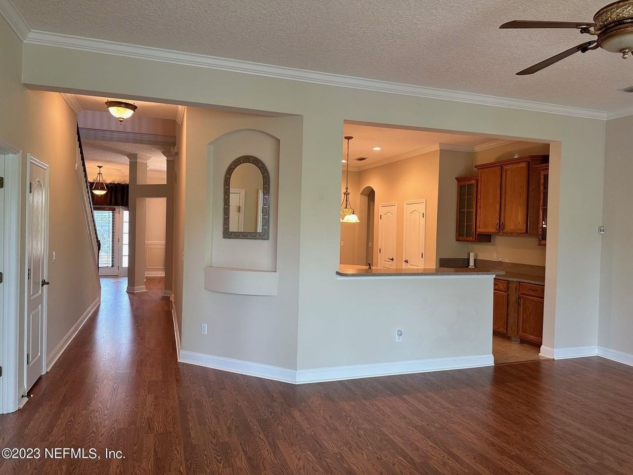 1439 Barrington Cir - Photo 5 of 36