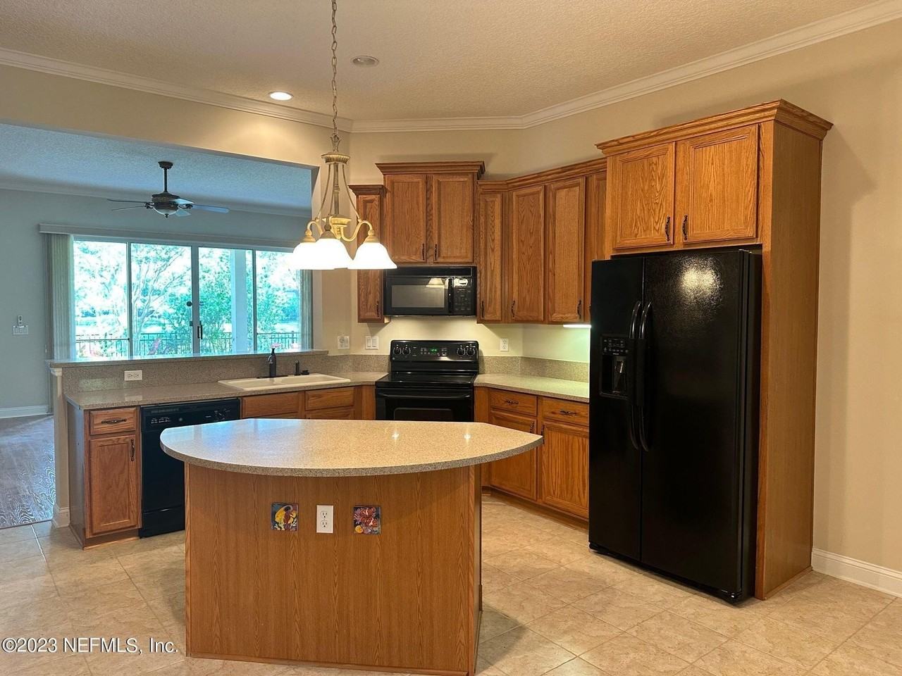 1439 Barrington Cir - Photo 6 of 36