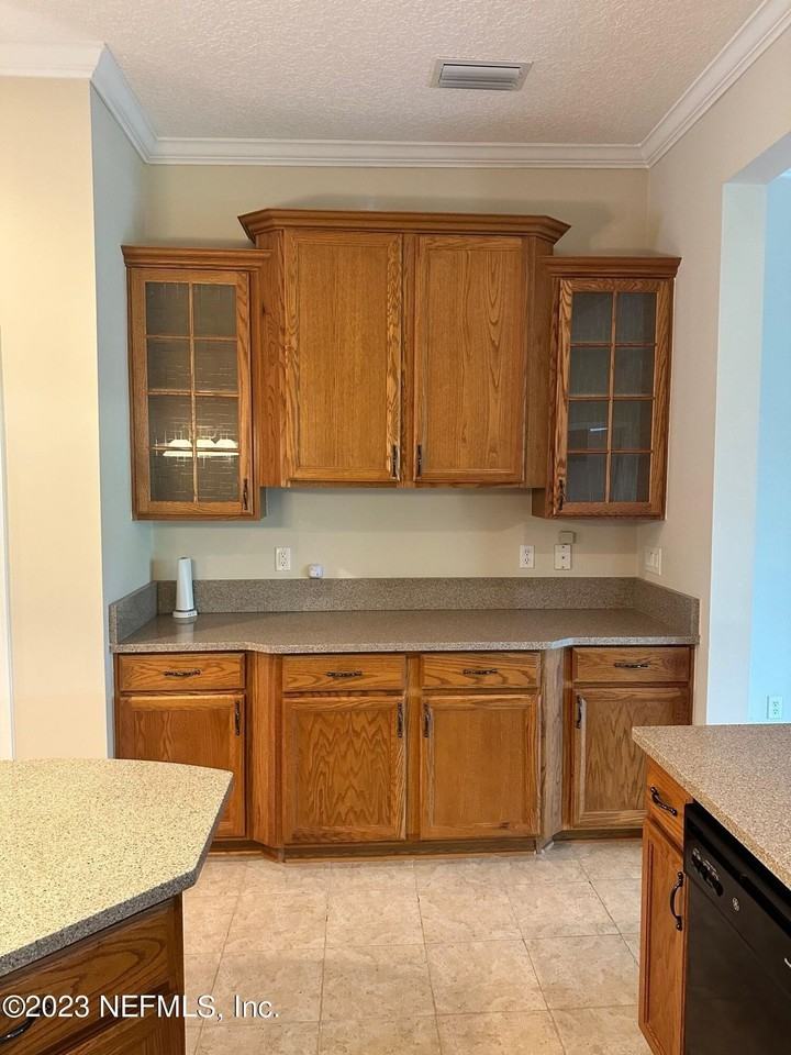 1439 Barrington Cir - Photo 7 of 36