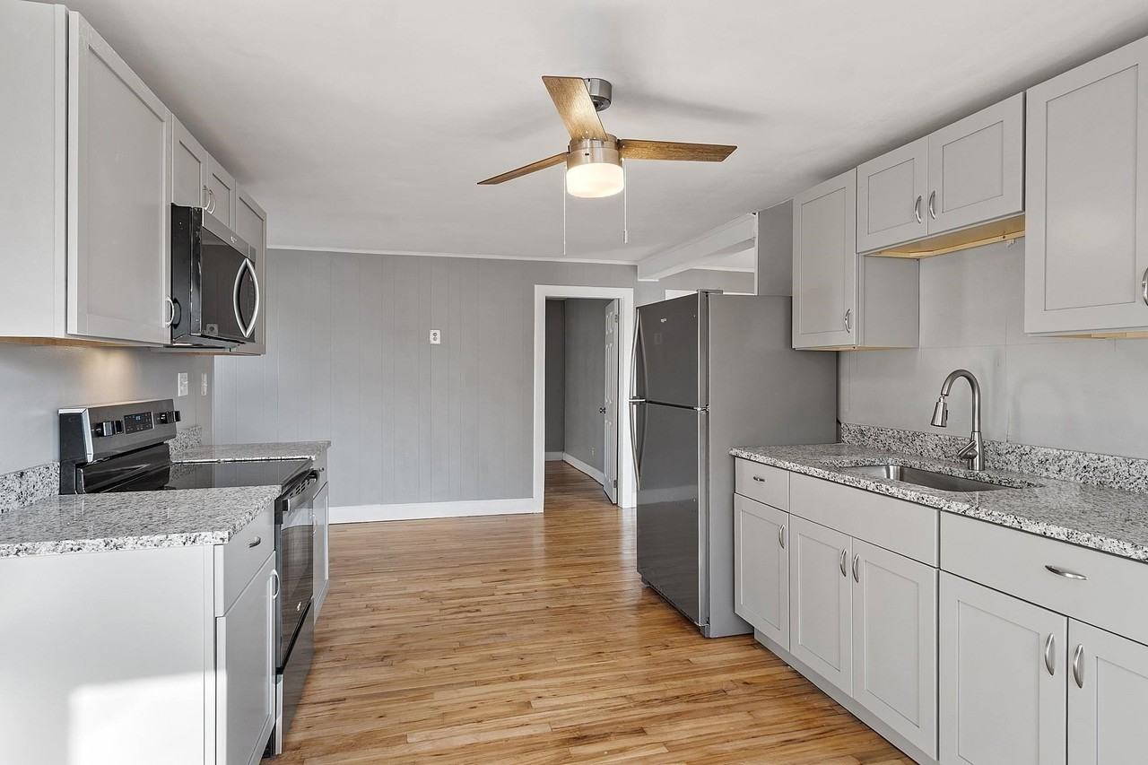 6 Cherry St #B - Photo 3 of 19