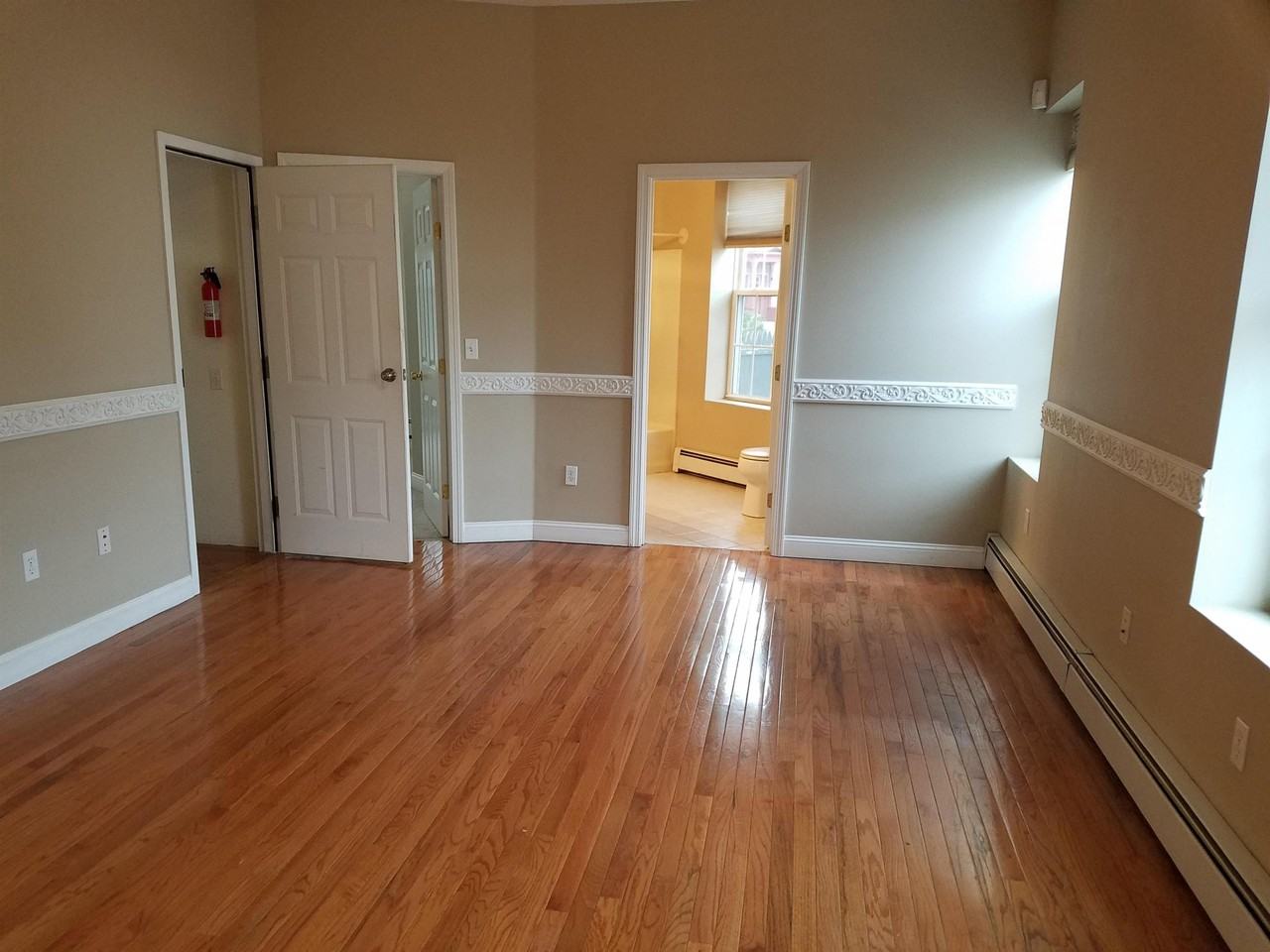 585 Beech N Street #1stFL - Photo 5 of 15