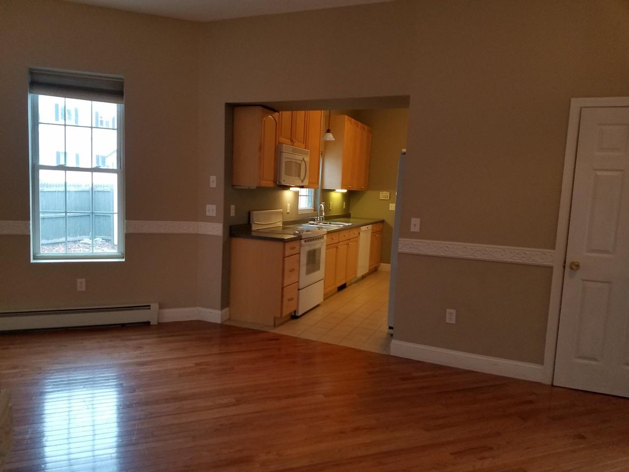 585 Beech N Street #1stFL - Photo 6 of 15