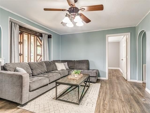 233 Ne Queenstown Ave - Photo 3 of 23
