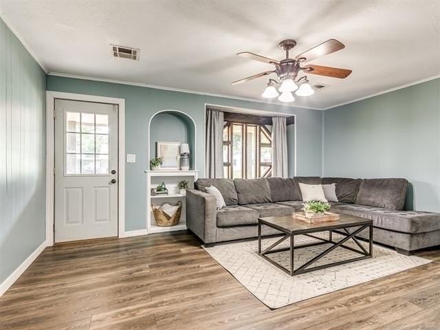 233 Ne Queenstown Ave - Photo 4 of 23