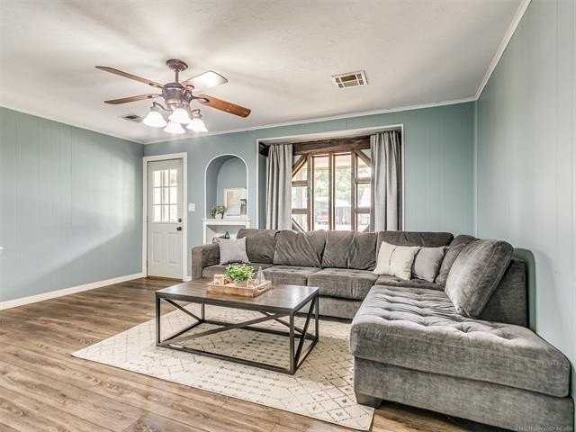 233 Ne Queenstown Ave - Photo 5 of 23