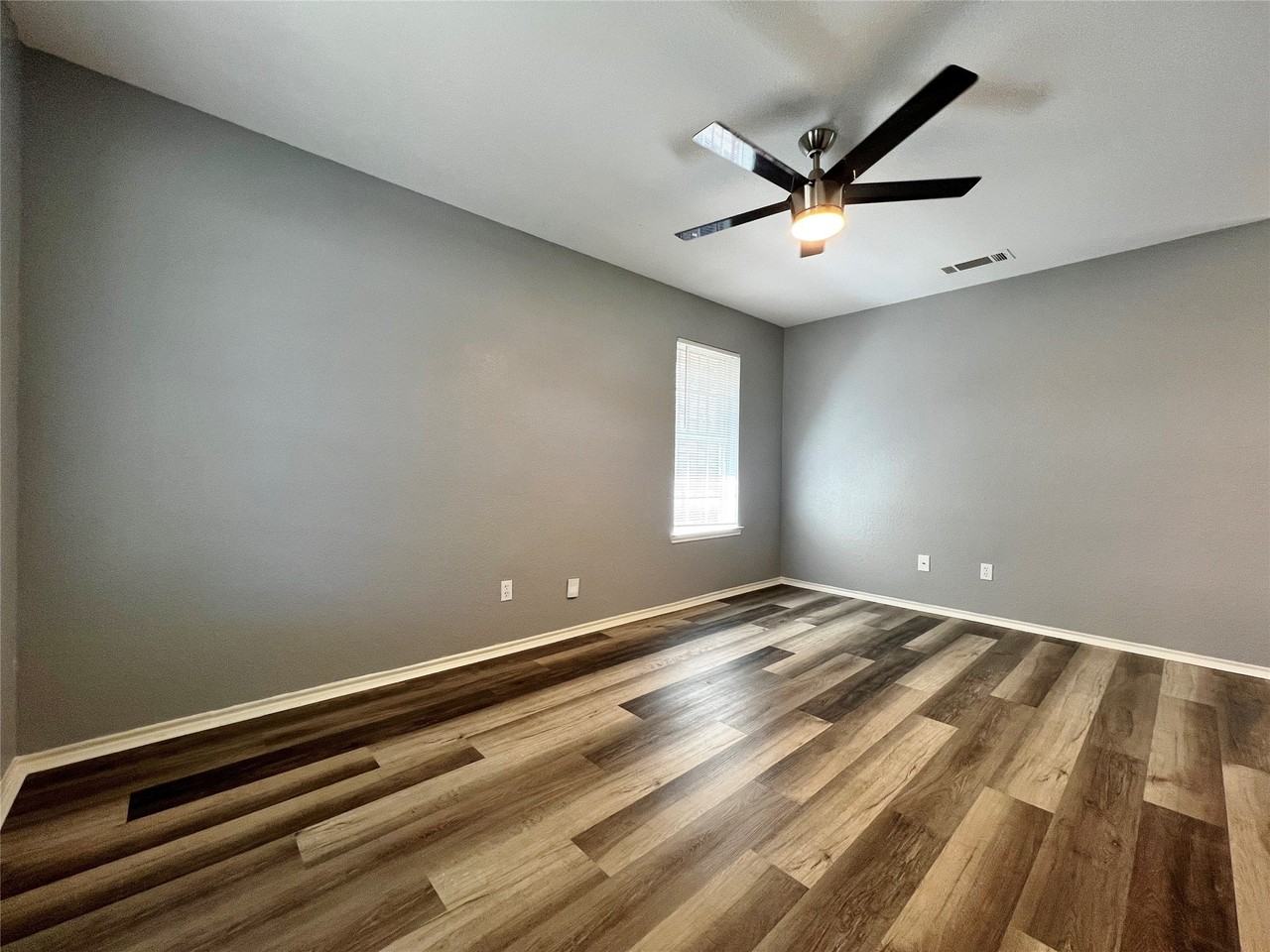 1010 S Retta St - Photo 2 of 24