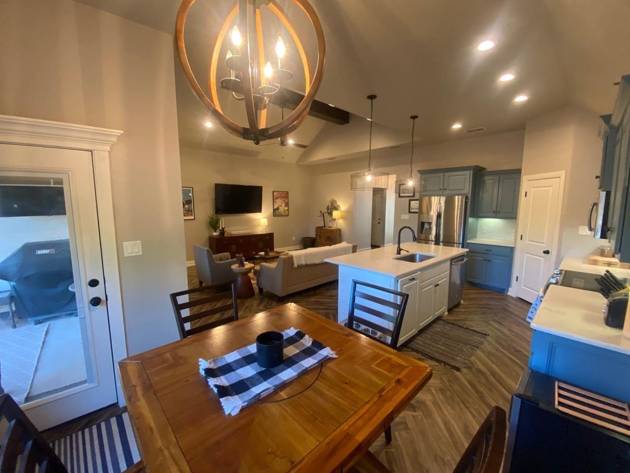 5902 Legacy Dr - Photo 5 of 15