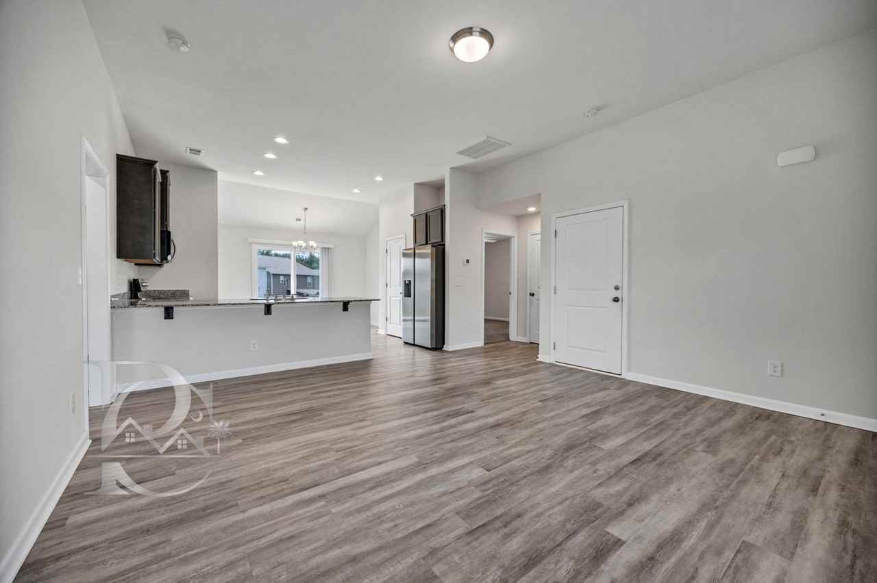 235 Drayton Hall Dr - Photo 4 of 24