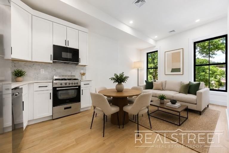 246 Vernon Ave #3