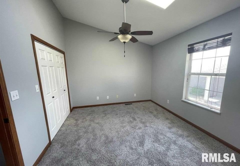 162 Jennifer Ct - Photo 4 of 9