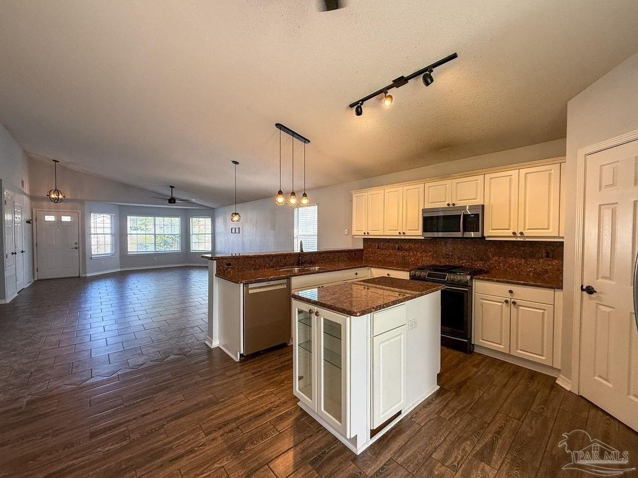 4118 Spinnaker Pl - Photo 2 of 19