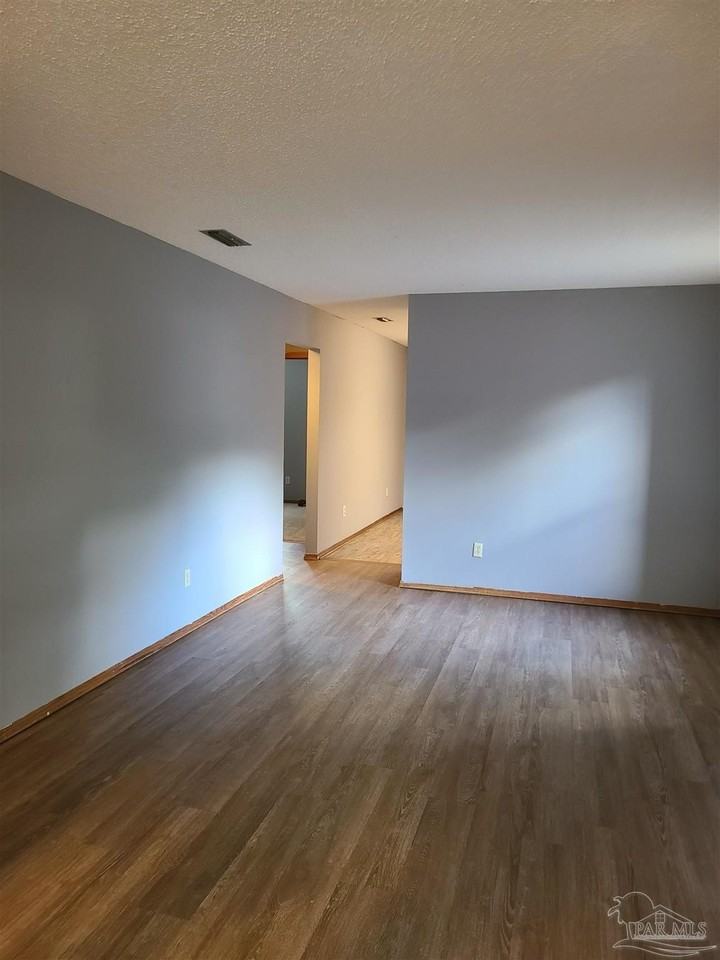 7800 Deborah Dr - Photo 2 of 14