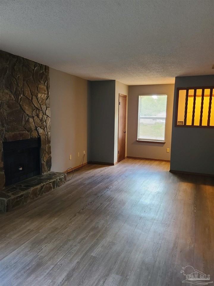 7800 Deborah Dr - Photo 3 of 14