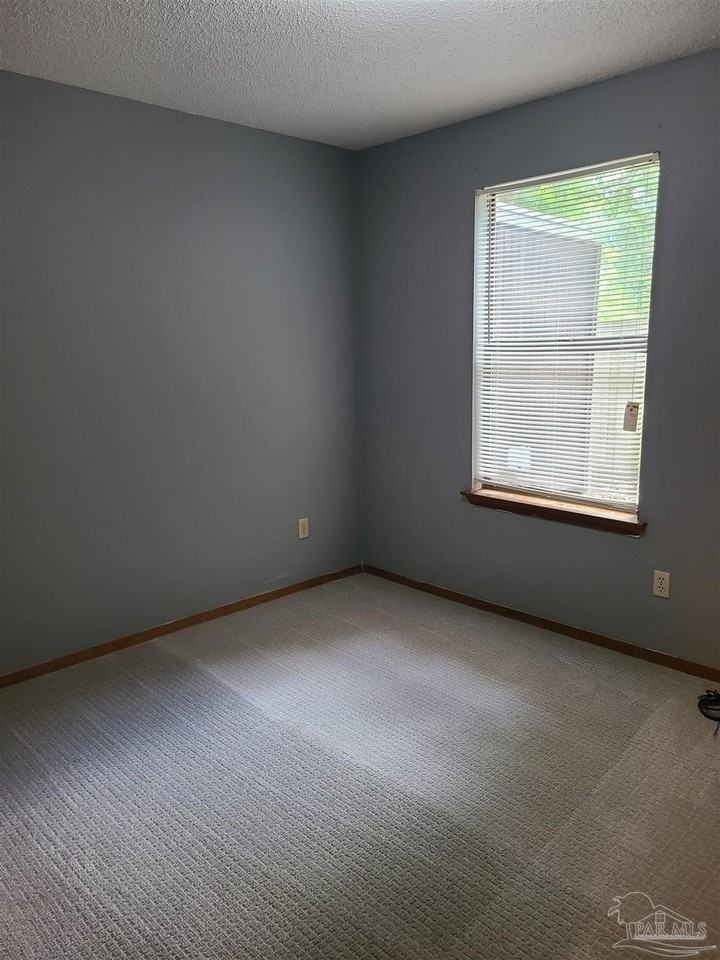 7800 Deborah Dr - Photo 6 of 14