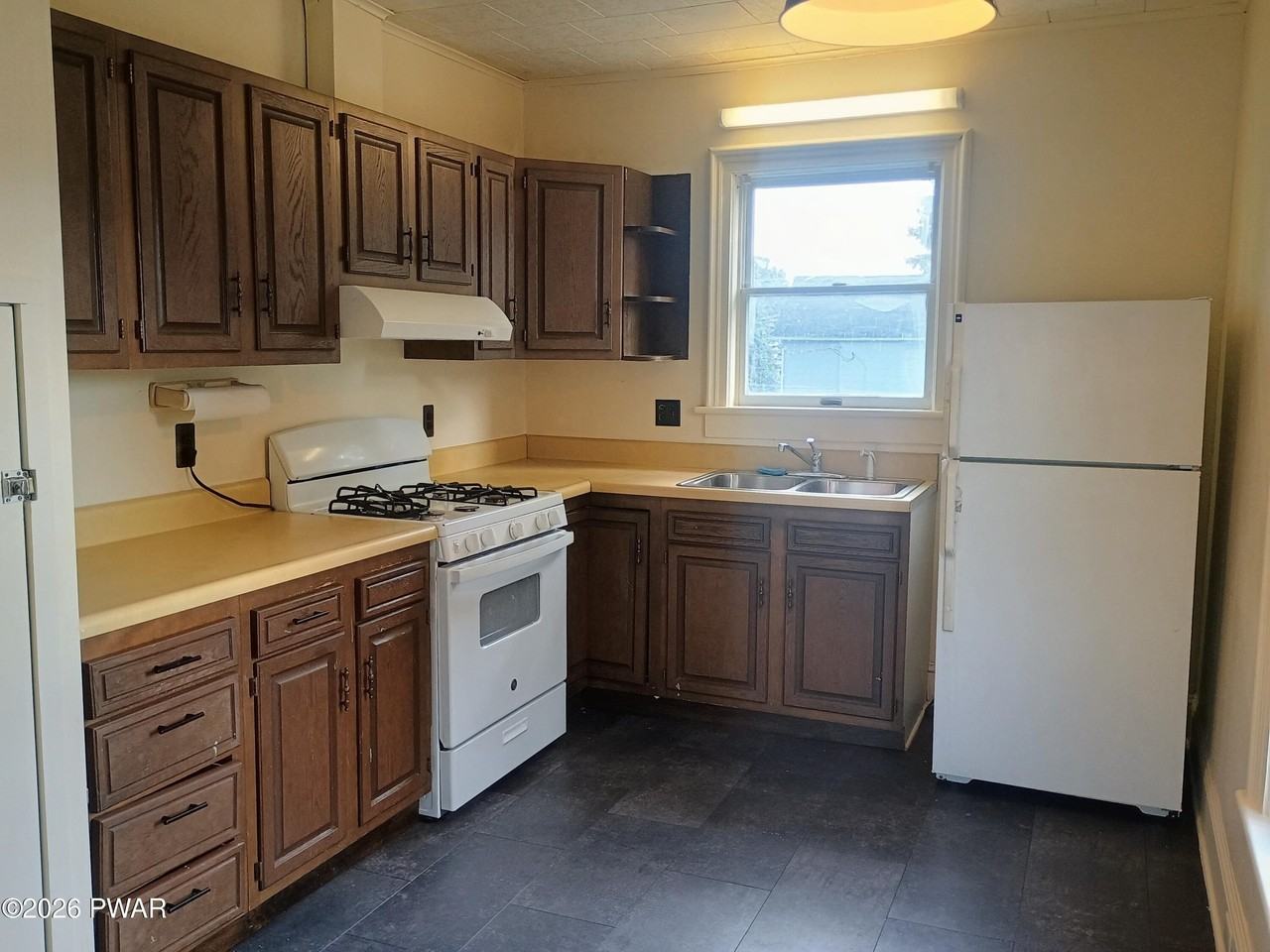 205 Avenue N - Photo 2 of 8