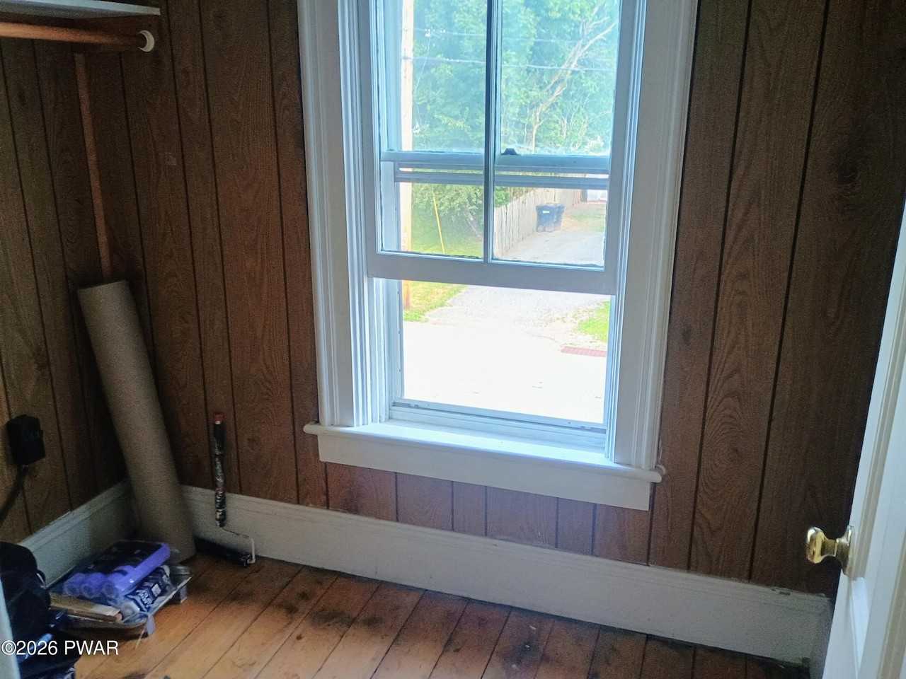205 Avenue N - Photo 6 of 8