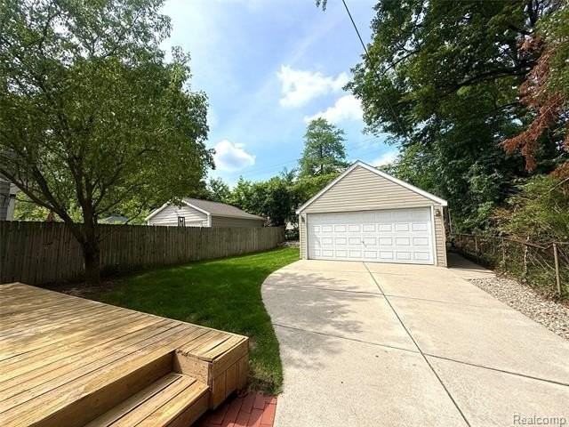 1951 Cole St - Photo 2 of 18