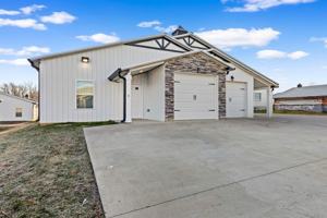 featured image of Bainbridge Dr