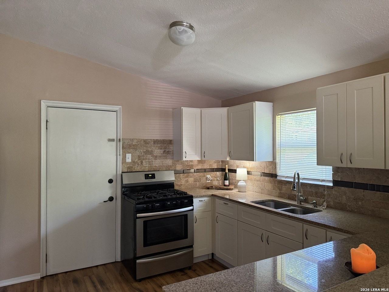 438 Sumner Dr - Photo 6 of 15