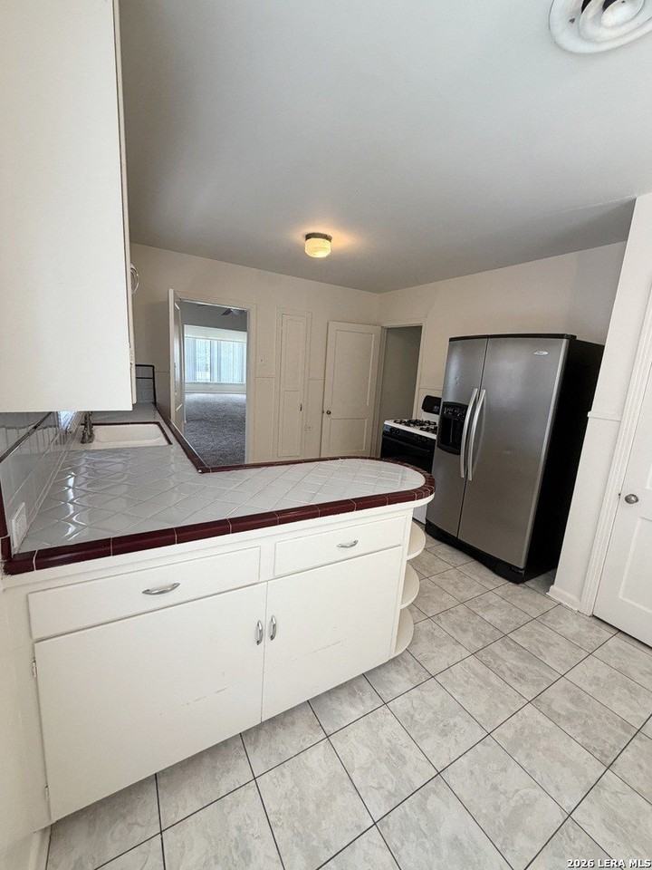 507 Exeter Rd - Photo 7 of 18