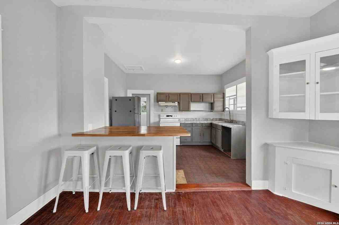 3021 County Road 467 - Photo 3 of 34