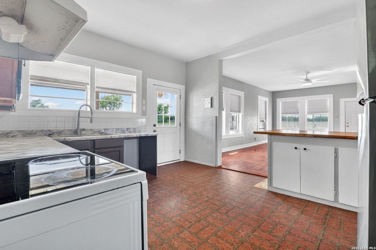 3021 County Road 467 - Photo 5 of 34
