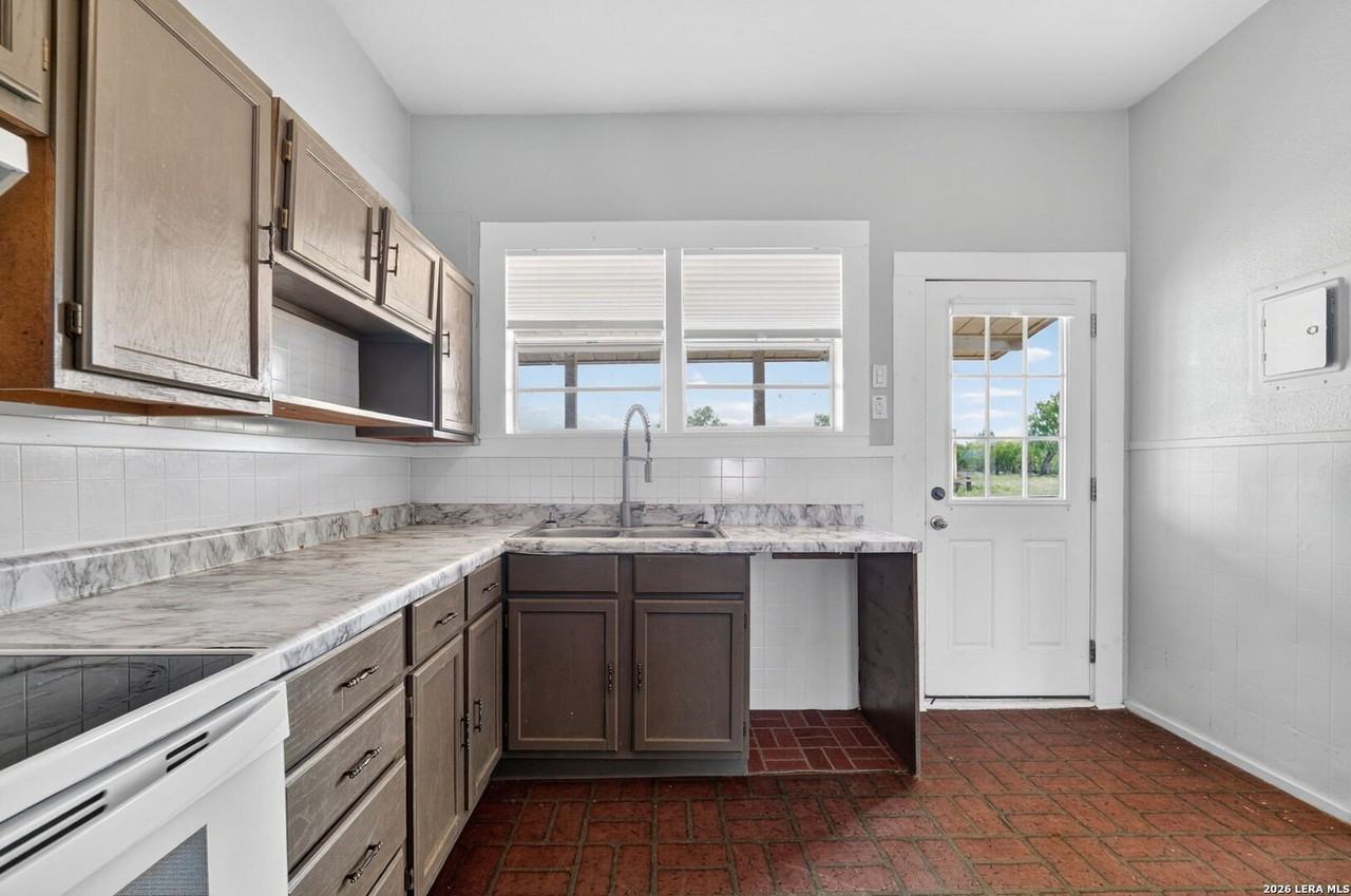 3021 County Road 467 - Photo 6 of 34