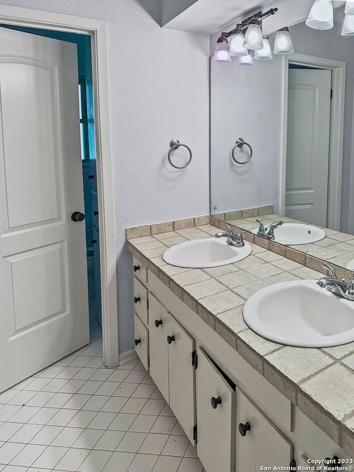 521 Paseo Canada St - Photo 6 of 13