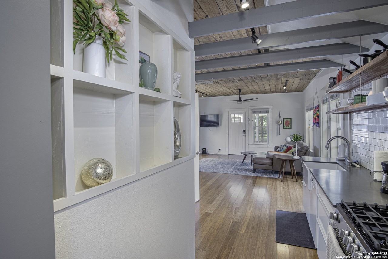 311 Alamosa Ave - Photo 2 of 16