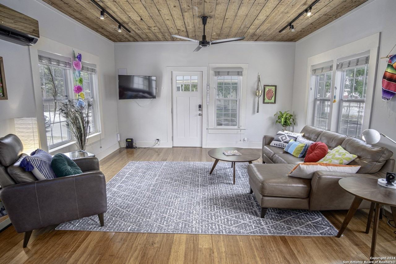 311 Alamosa Ave - Photo 5 of 16