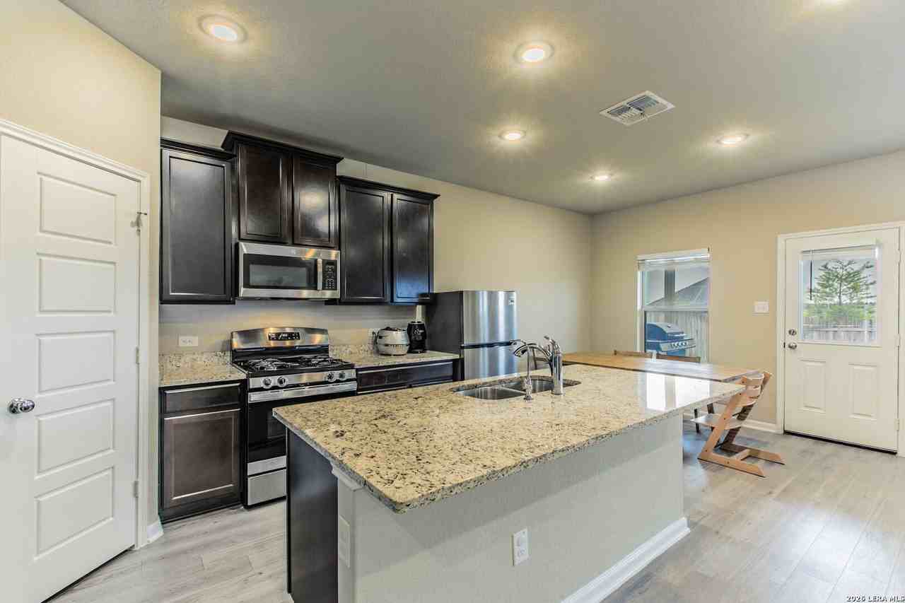 7045 Vista Loop - Photo 6 of 34