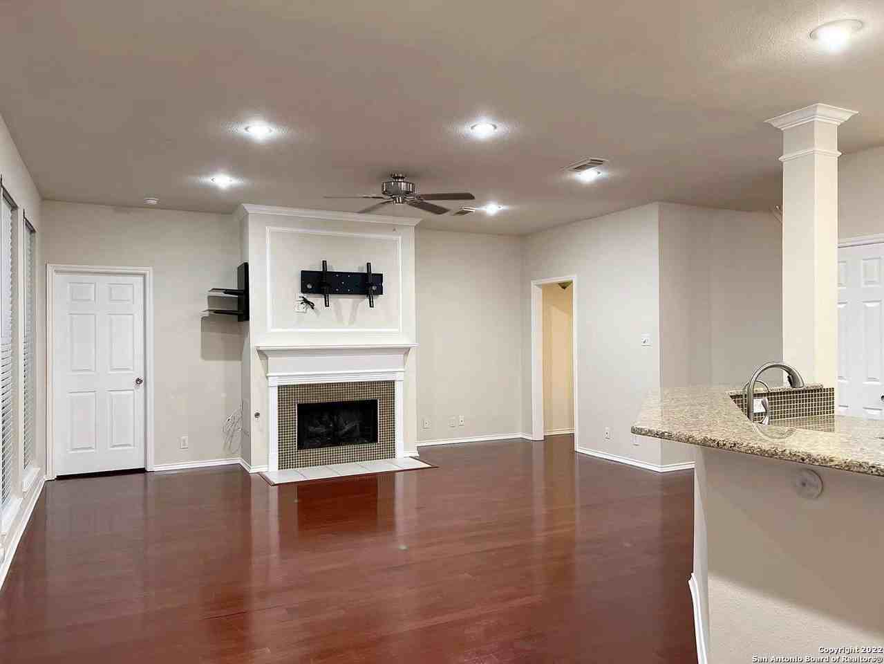 1321 Holmes Ln - Photo 3 of 40