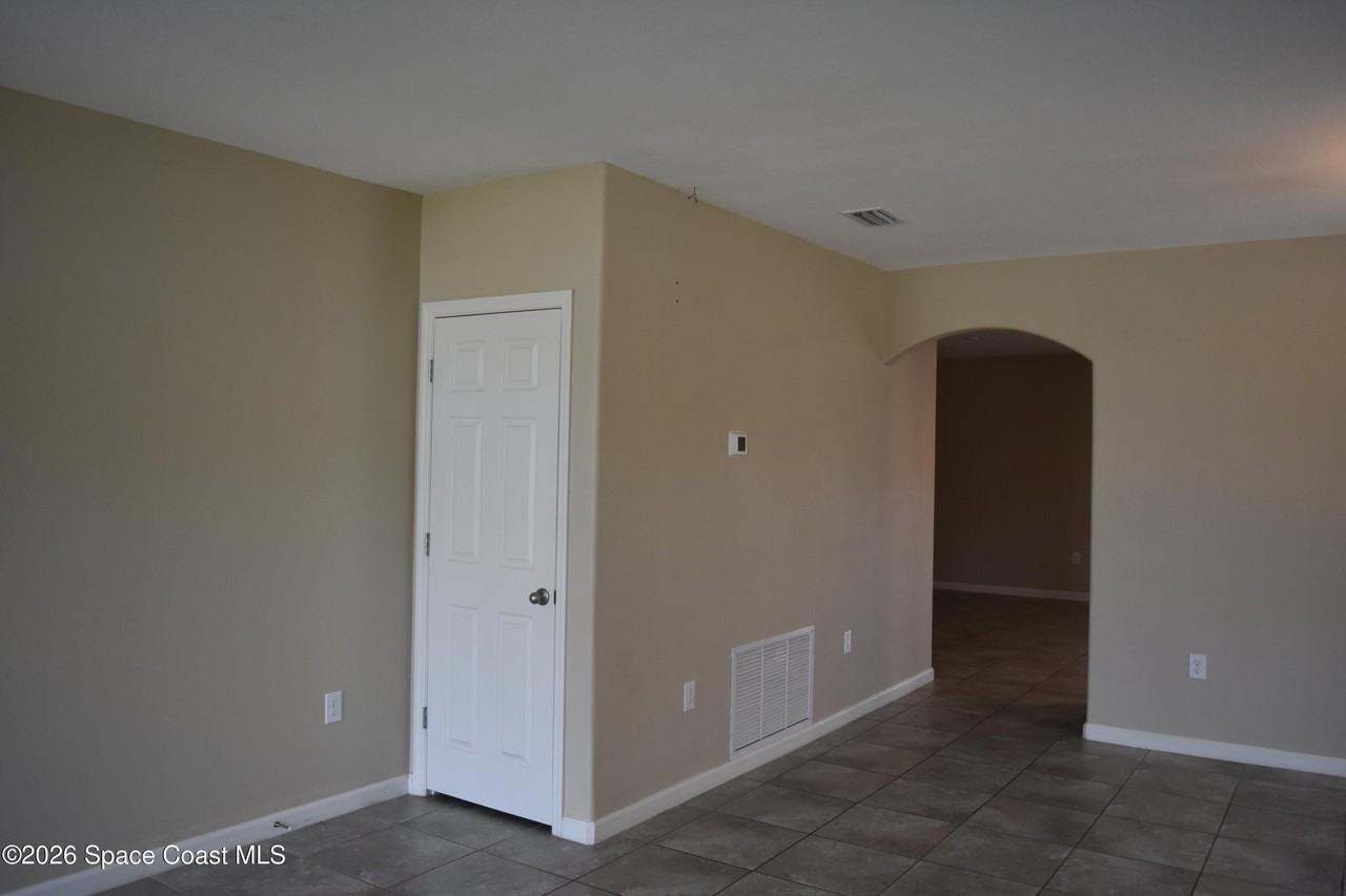 4060 Dragonfly Dr - Photo 5 of 50
