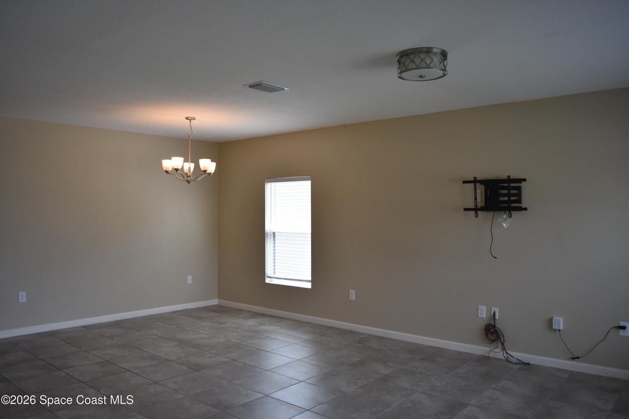 4060 Dragonfly Dr - Photo 6 of 50